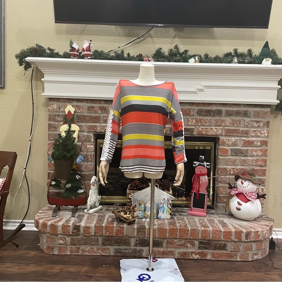 New Light striped top with crocheted sleeves / S / Excellent condition - Picture 7 of 12